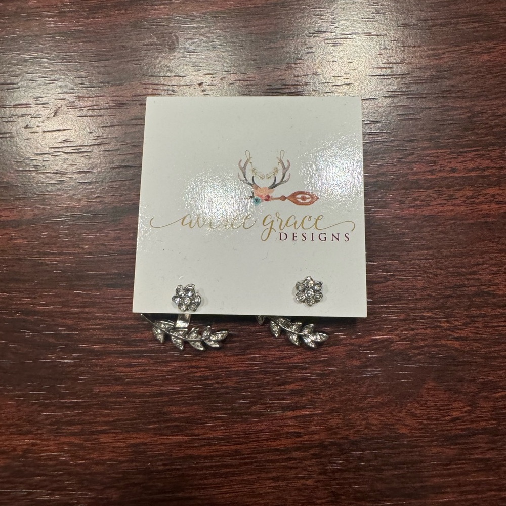 - - Averee Grace Designs Rhinestone elegant earrings NWT